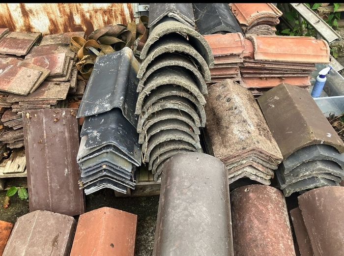 Roof Tiles, Slates and Ridges (6x Pallets)