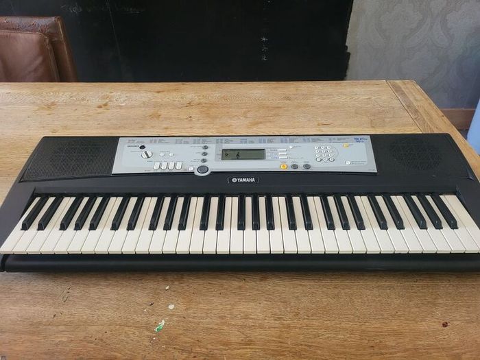 Yamaha YPT-200 Piano Keyboard