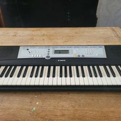 Yamaha YPT-200 Piano Keyboard