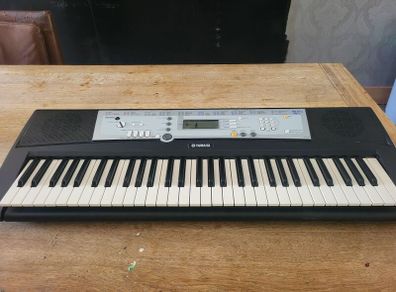 Yamaha YPT-200 Piano Keyboard