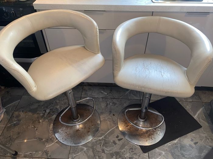 FREE X4 Cream stools
