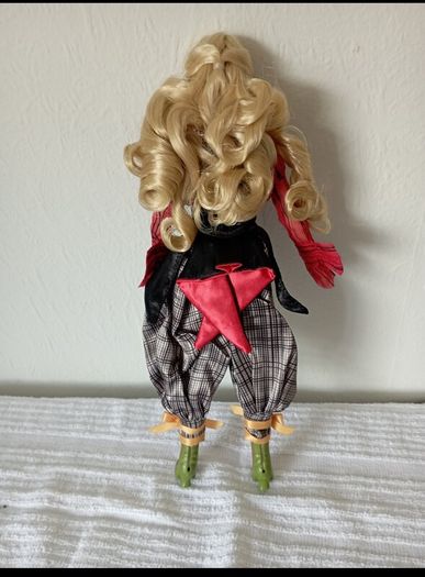 Through the looking glass Alice doll