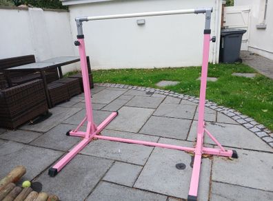 Gymnastics Ajustable high bar and mats