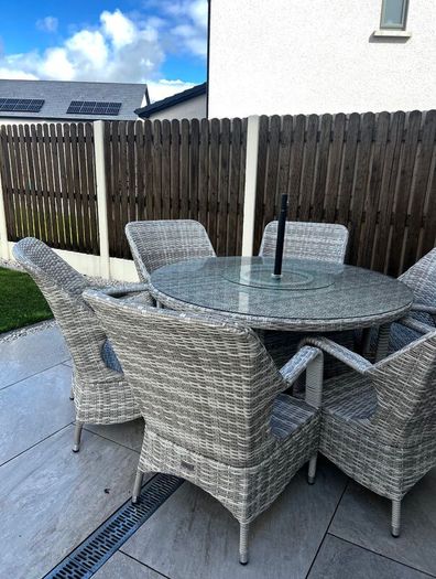 Rathwood 6 Seater Set with 135cm Round Table - Garden Chairs & Table