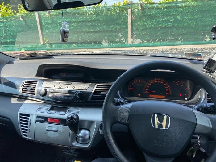 Luxury black Honda FR-V, NCT, 6 seats