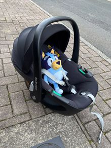 Maxi Cozi 360 pebble - seat and swivel base