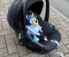Maxi Cozi 360 pebble - seat and swivel base