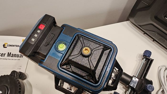 360 x 4D 16 Line Green Laser Level with case, 2x Battery, mini tripod.