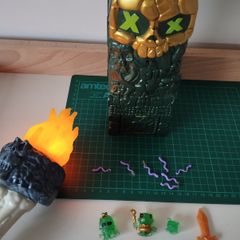 Treasure X Skull Island Playset + flashing torch