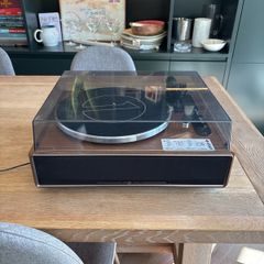 1 by One record player