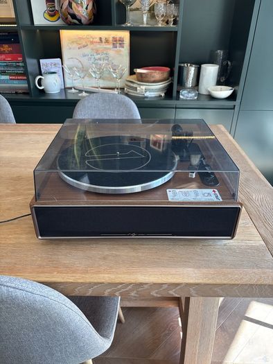 1 by One record player