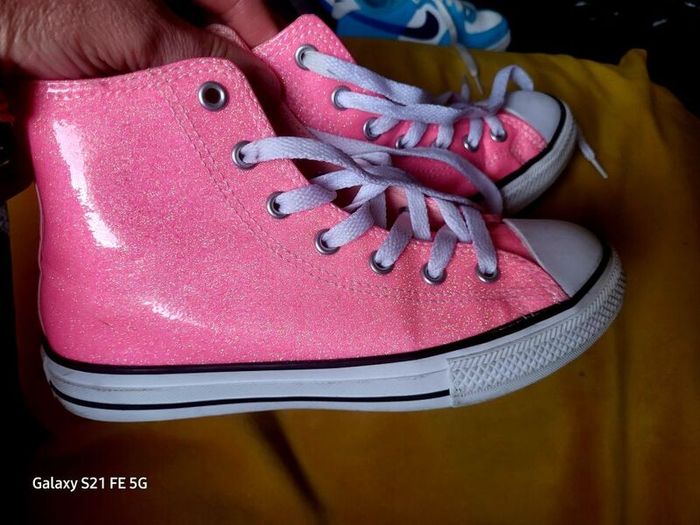 pink converse