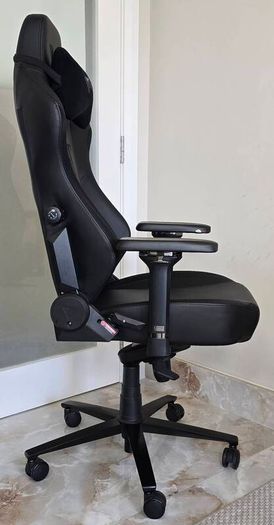 Secret Lab Titan Gaming Chair