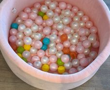 Soft play ball pit