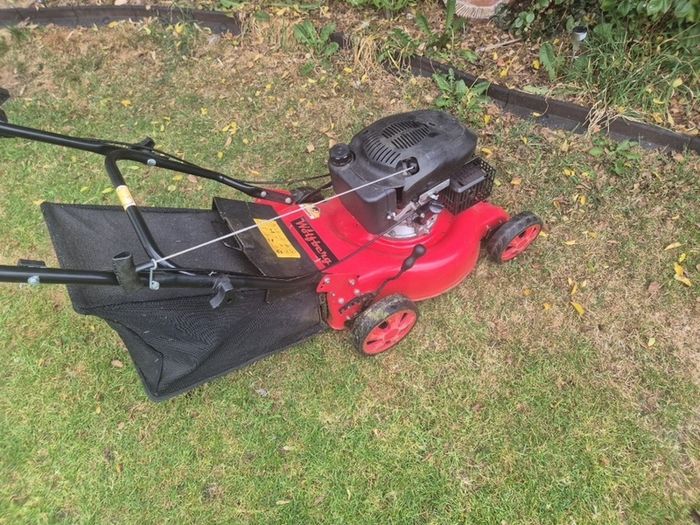 Wolfberg petrol push lawnmower