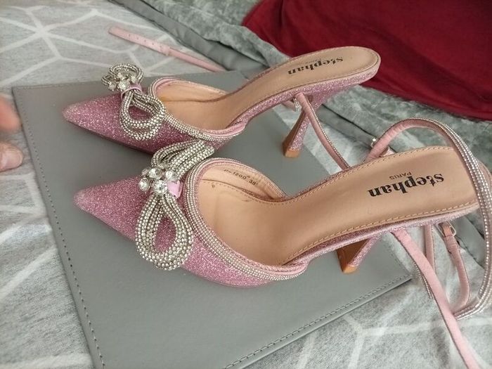 high heels lot !!! Read !
