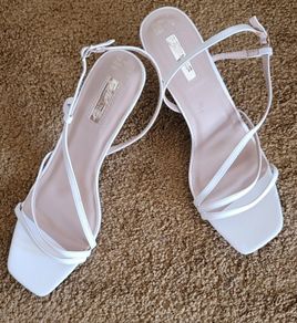 Free Brand New Cream Samdals Size 7