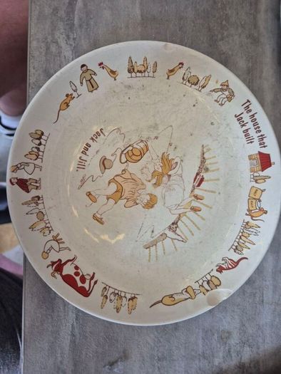 Vintage collectible plates and bowl