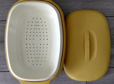 Vintage 1970s TUPPERWARE Vegetable/Rice Steamer - Harvest Gold