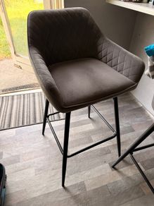 4 bar stools