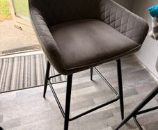 4 bar stools