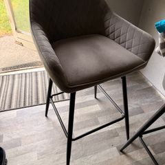 4 bar stools