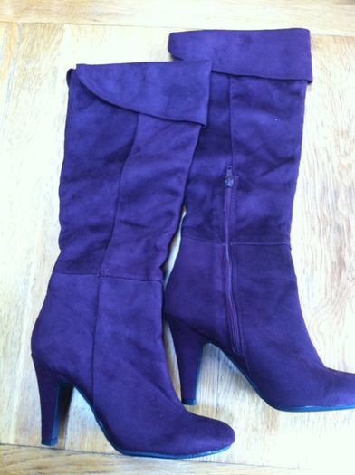 Ladies wine suede high heel boots Size 3.