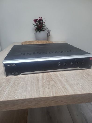 Hikvision 32-Channel 4K NVR (DS-7732NI-I4) + 16TB Surveillance Storage