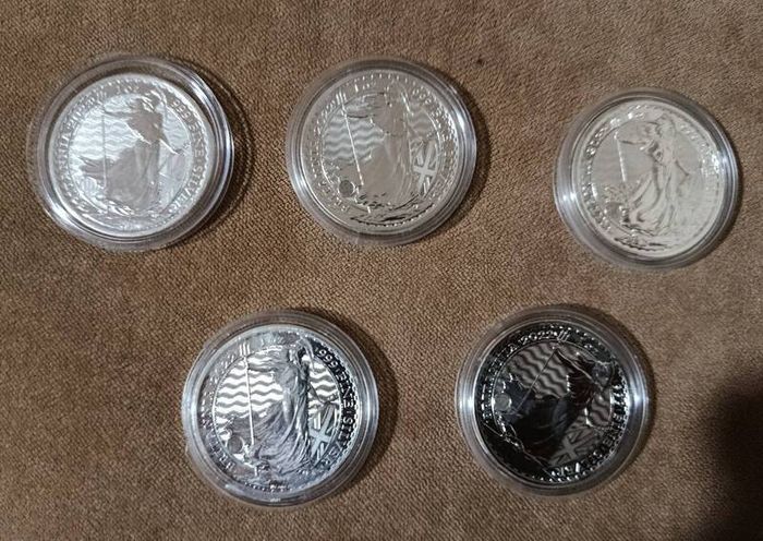5 x 1oz 2022 Silver Britannias .999 fine silver
