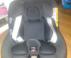 Title: Maxi-Cosi Pearl 360 Car Seat + ISOFIX Base + Infant Insert