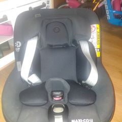 Title: Maxi-Cosi Pearl 360 Car Seat + ISOFIX Base + Infant Insert