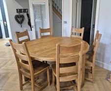 5ft Round Solid Oak Dining Table & 6 Solid Chairs