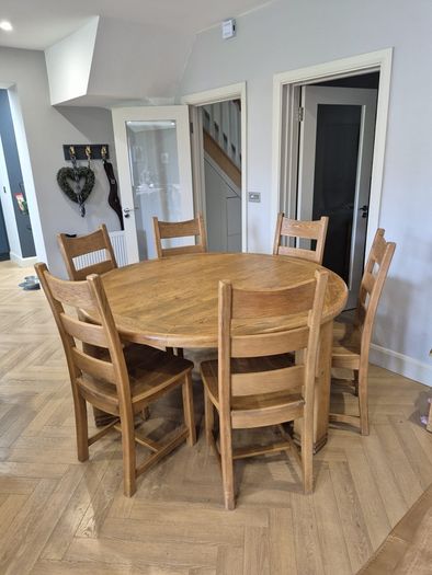 5ft Round Solid Oak Dining Table & 6 Solid Chairs