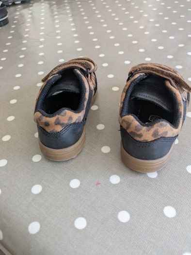 Child's shoes