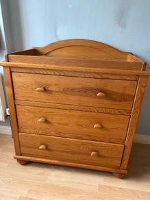 Baby changing table / chest of drawers