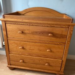 Baby changing table / chest of drawers