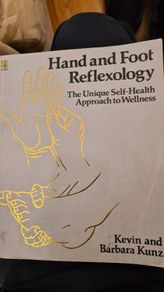 Hand And Food Reflexology. By Kevin And Barbra Kunz. The Unique Self-health Approach To Wellness. Large Volume Paperback In Good Condition.