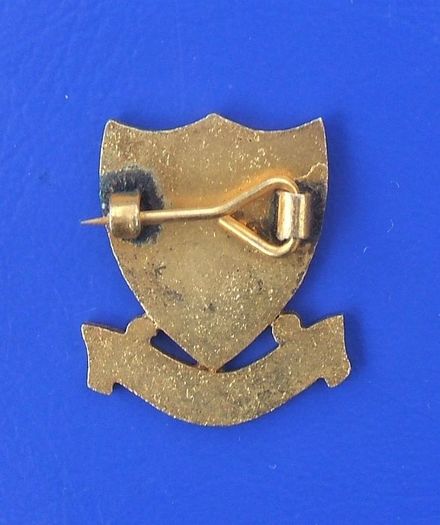 LARGS GOLF CLUB (Ayrshire, Scotland) - membership enamelled badge (c.1960's)