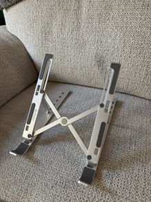 Collapsible laptop stand