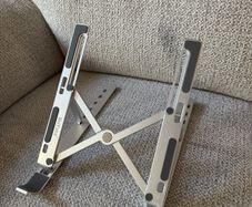 Collapsible laptop stand