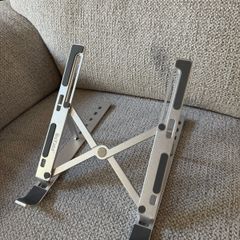 Collapsible laptop stand
