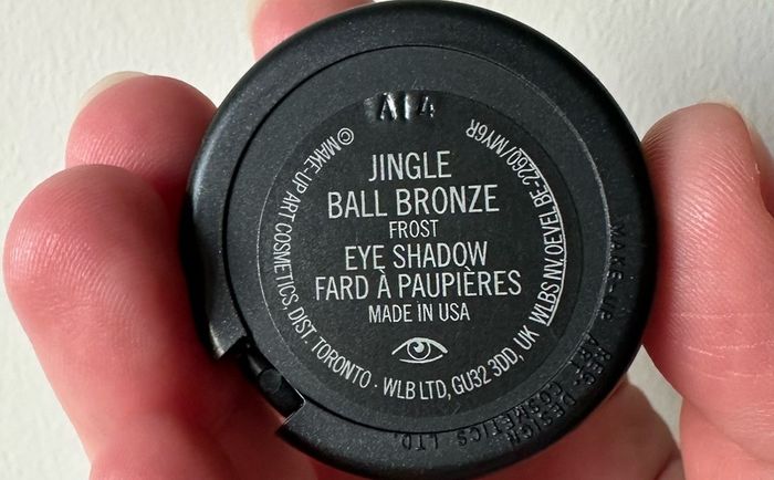 Mac bundle eyeshadow and lip liner