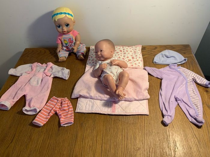 2 baby dolls + outfit