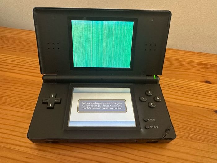 Nintendo DS Lite (Needs repair)