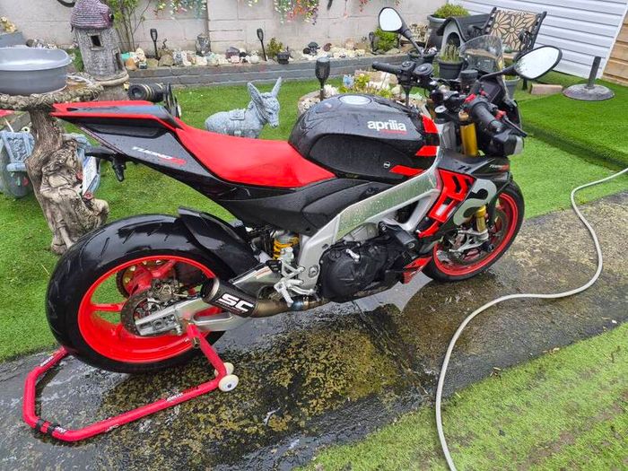 2021 Aprilia Tuono V4 Factory
