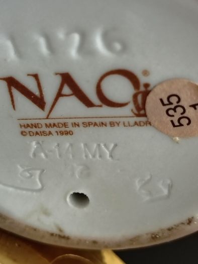 Vintage (1990) NAO By Lladro "April Showers" #1126. Damaged.