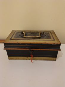 Antique Cash Box. Internal Tray. Two keys.