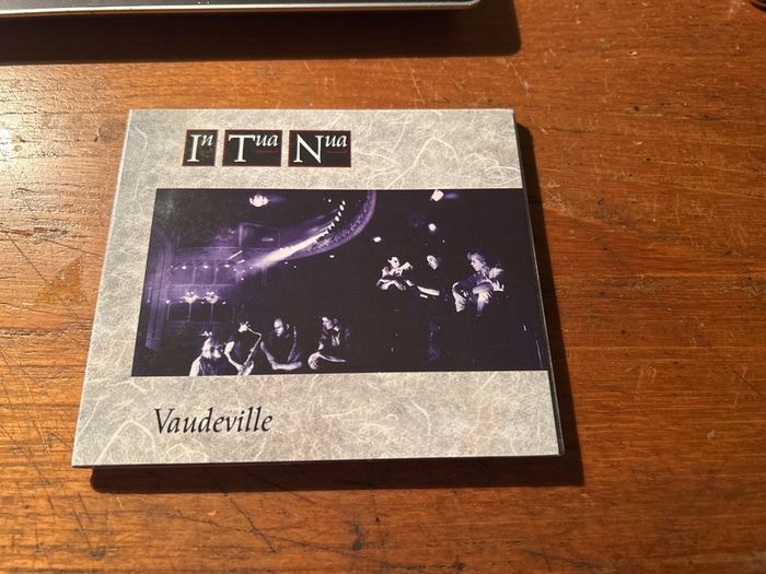 In Tua Nua - Vaudeville