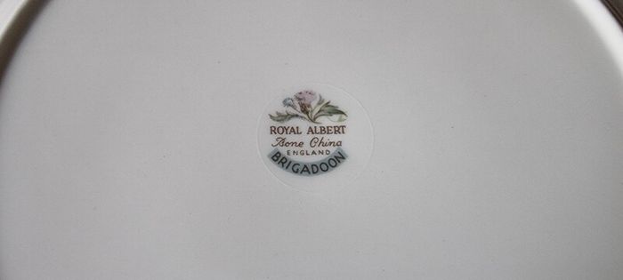 6 Piece Royal Albert Brigadoon Pattern 10.5 Inch Diameter Bone China Gold Gilt First Quality And Original Dinner Plates Made In England