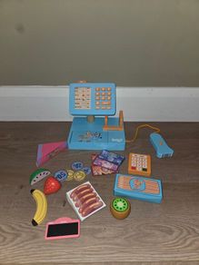 Bluey wooden shop play set